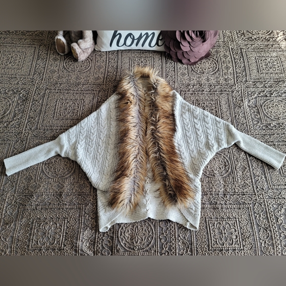 A.Gain Faux Fur Cable Knit Wool Blend Oatmeal Cardigan - Size Small - Picture 2 of 7